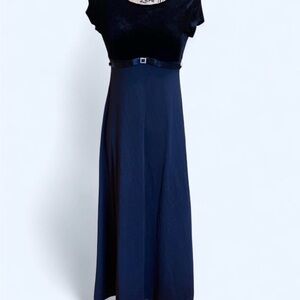 Elegant Black Evening Gown size 00